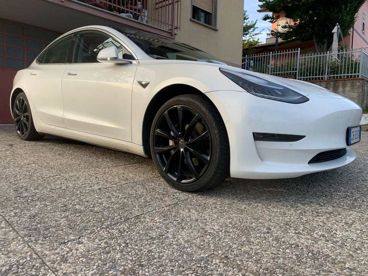 Tesla Model 3 - Immagine 2
