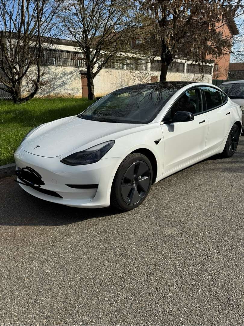 Tesla Model 3 - Immagine 2