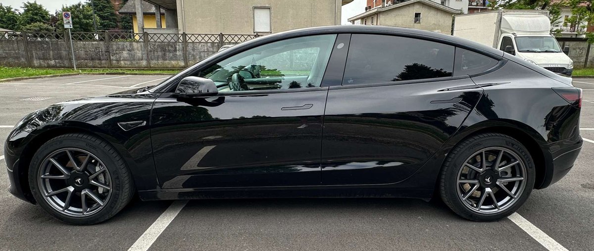 Tesla Model 3 - Immagine 2