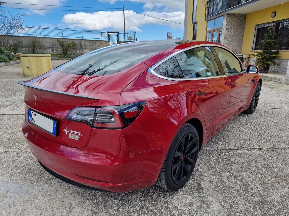 Tesla Model 3 - Immagine 2