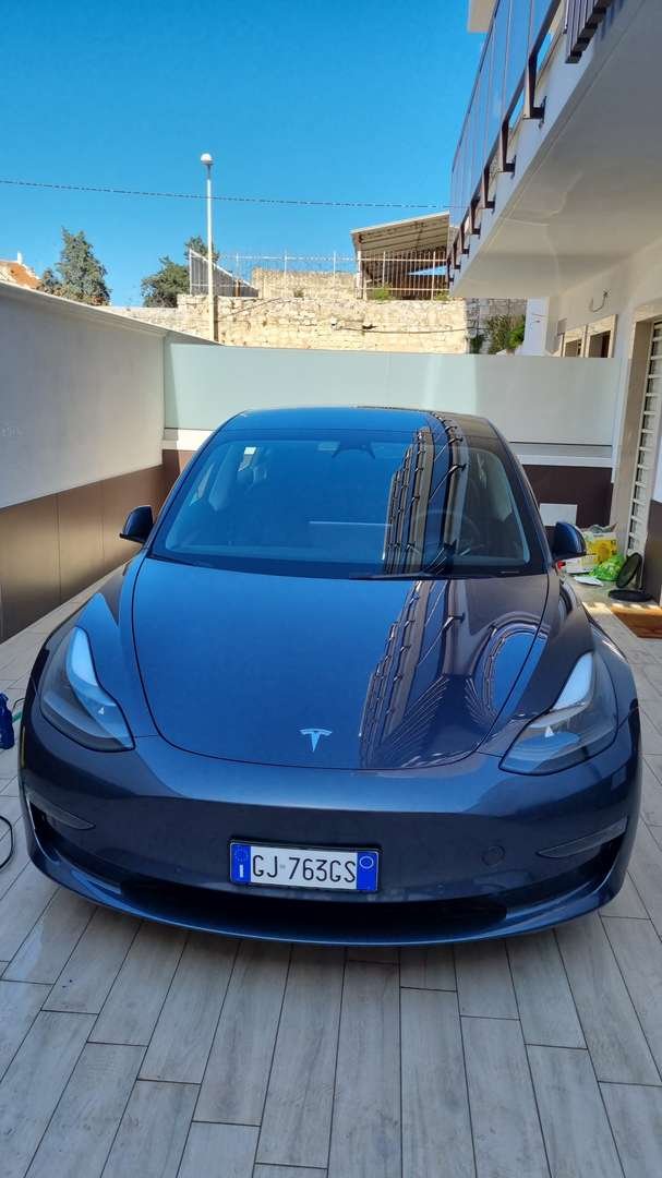 Tesla Model 3 - Immagine 2