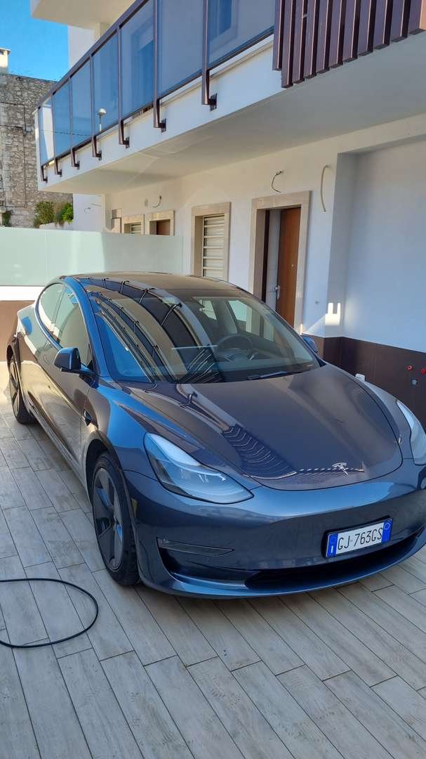 Tesla Model 3 - Immagine 3