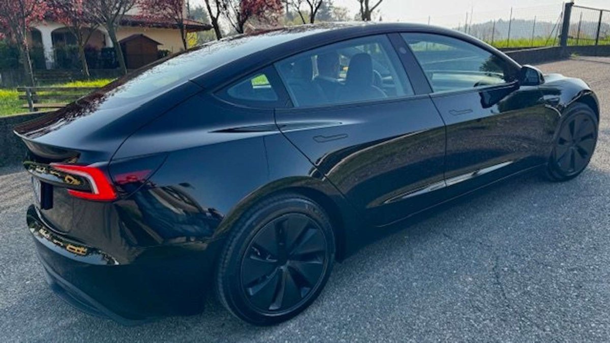 Tesla Model 3 - Immagine 2