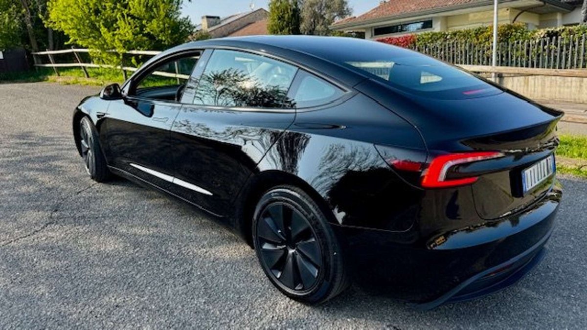 Tesla Model 3 - Immagine 3