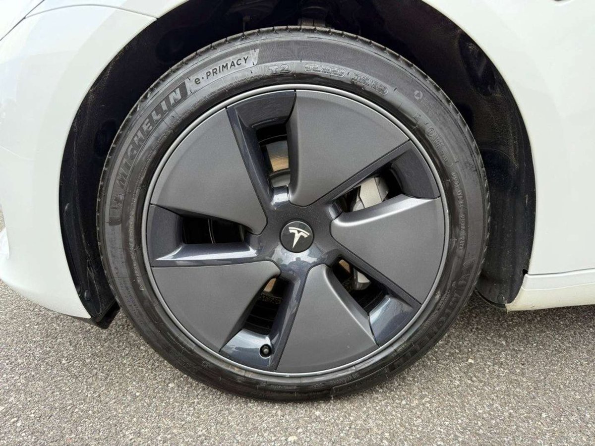 Tesla Model 3 - Immagine 3