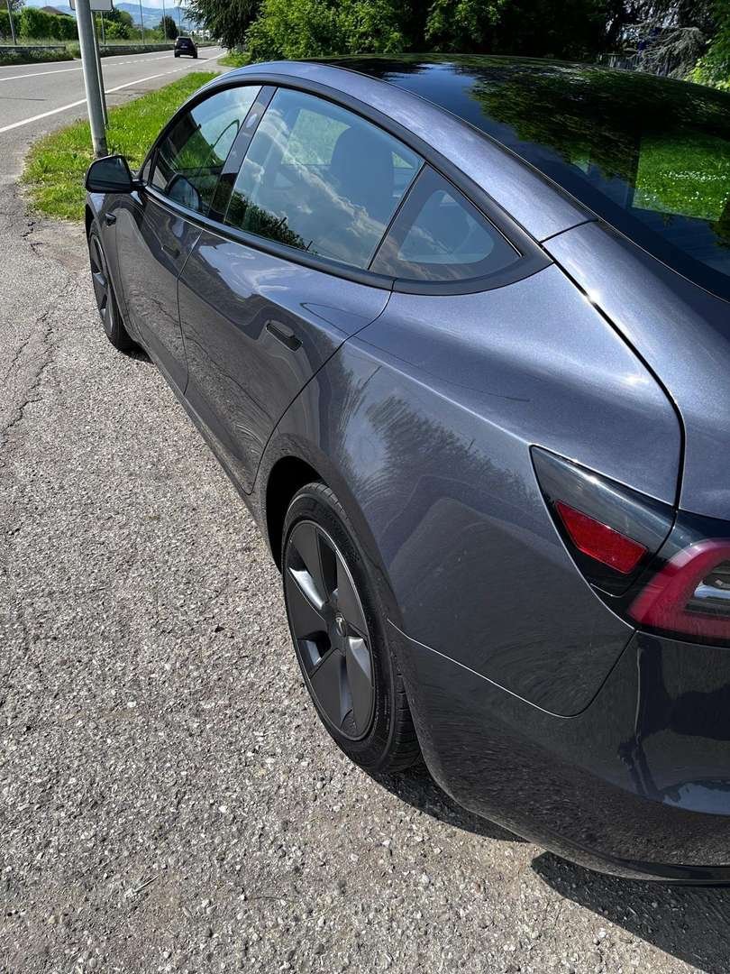 Tesla Model 3 - Immagine 3