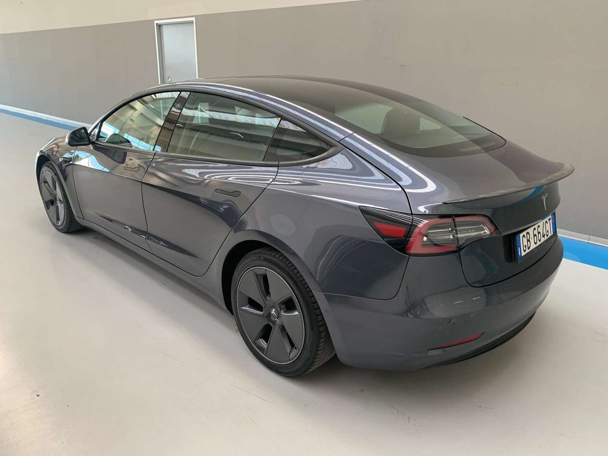 Tesla Model 3 - Immagine 2