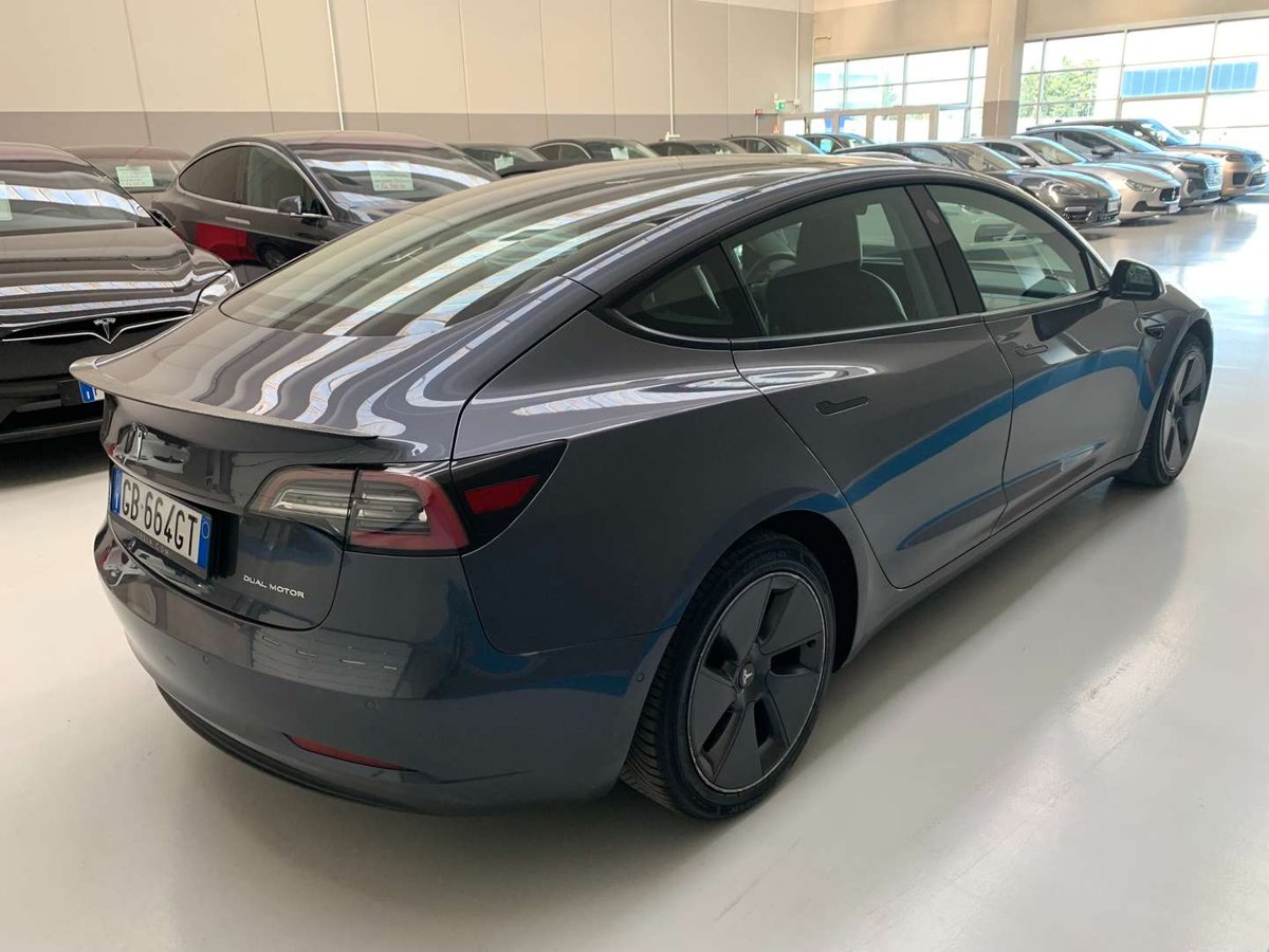 Tesla Model 3 - Immagine 3