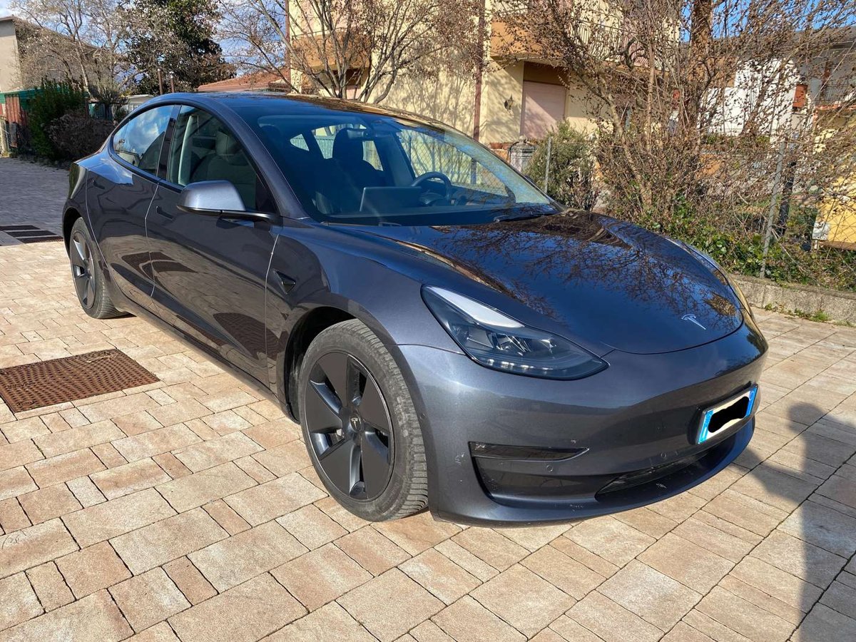 Tesla Model 3 - Immagine 2