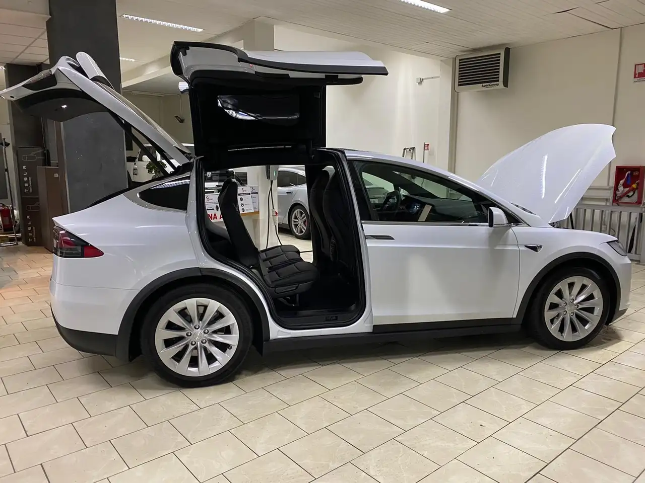 Tesla Model X Long Range Plus AWD 2020 elettrica usata 128.563 km - Foto 2