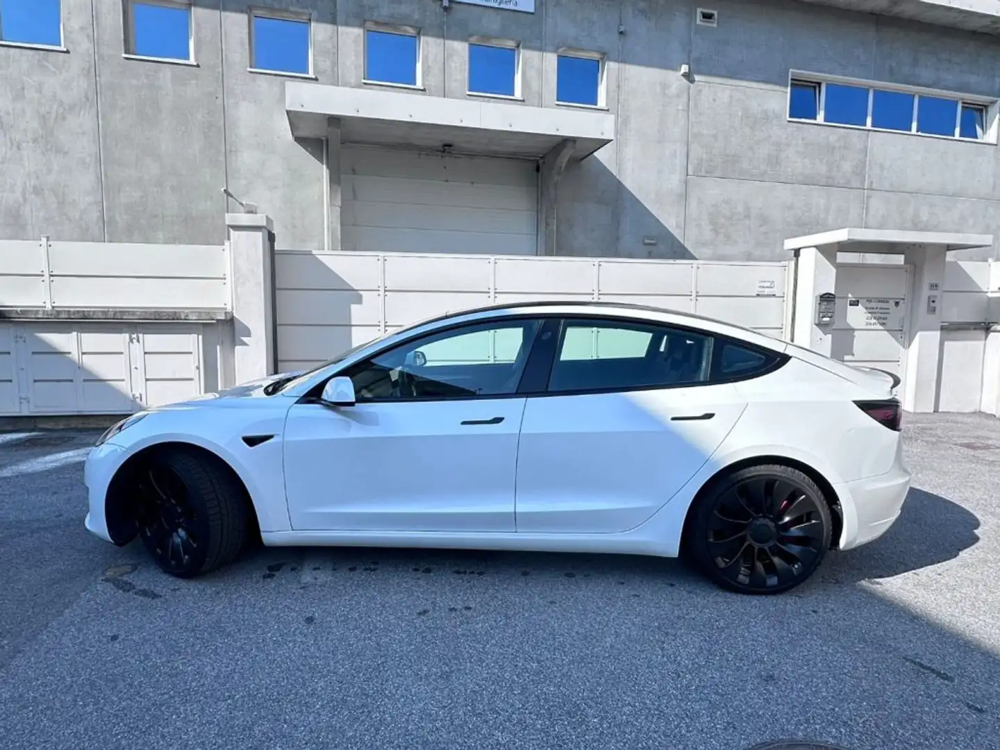 Tesla Model 3 2022 elettrica usata 68.000 km - Foto 2