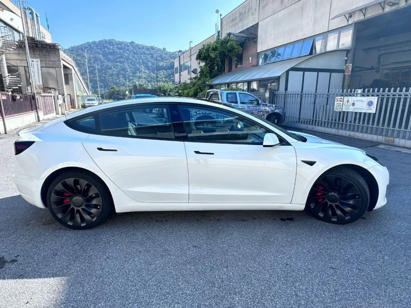 Tesla Model 3 2022 elettrica usata 68.000 km - Foto 5