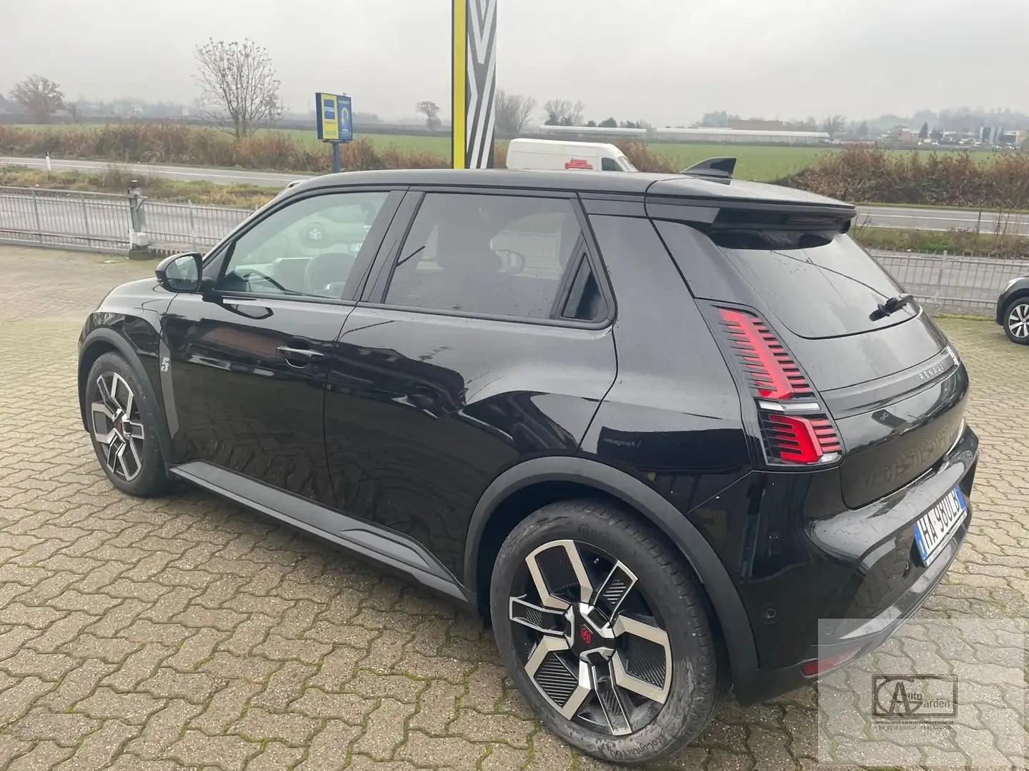 Renault R5 E-Tech 2025 elettrica usata 2.900 km - Foto 3