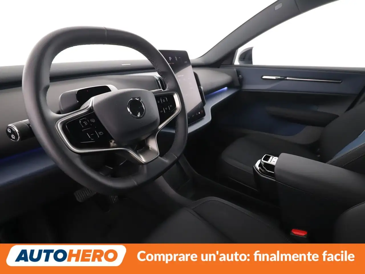 Volvo EX30 Single Motor Plus 2024 elettrica usata 28.608 km - Foto 3