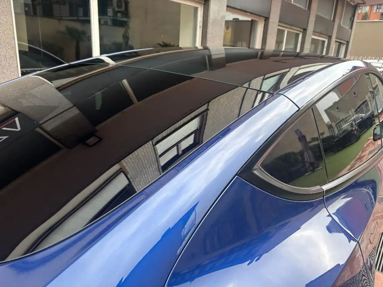 Tesla Model Y Long Range Dual Motor 4x4 2022 elettrica usata 88.000 km - Foto 2