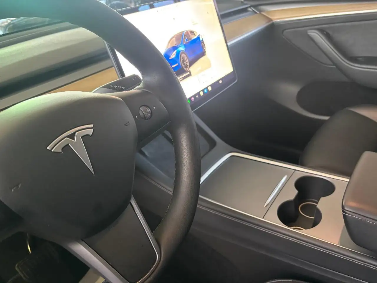 Tesla Model Y Long Range Dual Motor 4x4 2022 elettrica usata 88.000 km - Foto 3