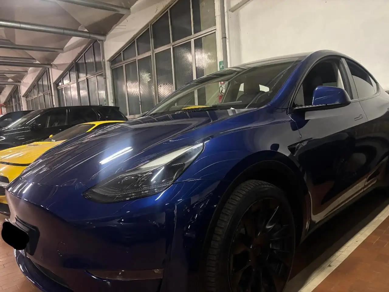 Tesla Model Y Long Range Dual Motor 4x4 2022 elettrica usata 88.000 km - Foto 5