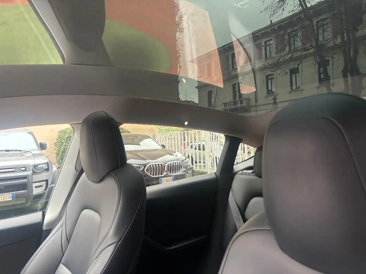 Tesla Model Y Long Range Dual Motor 4x4 2022 elettrica usata 88.000 km - Foto 9