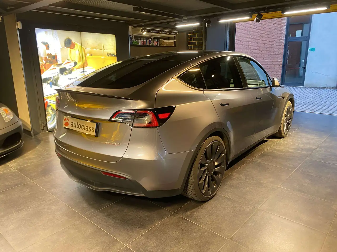 Tesla Model Y Performance Dual Motor AWD 2024 elettrica usata 80.000 km - Foto 8