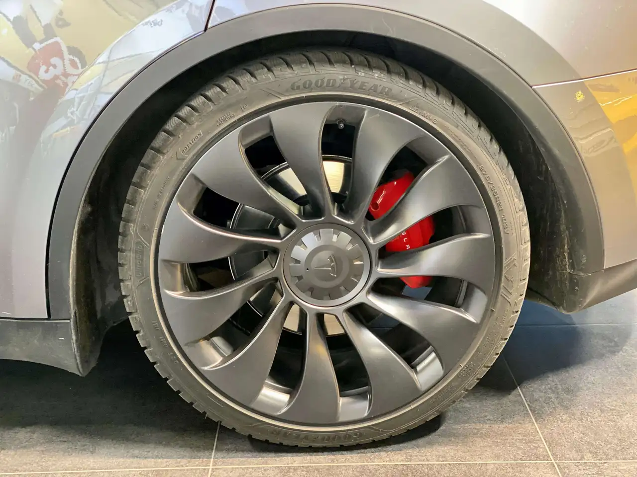 Tesla Model Y Performance Dual Motor AWD 2024 elettrica usata 80.000 km - Foto 9