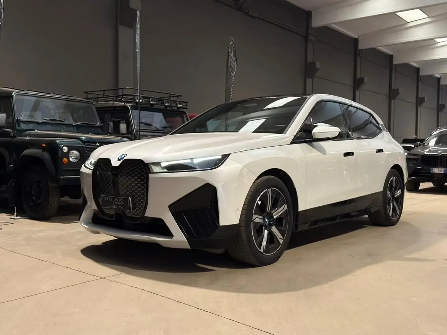 BMW iX xDrive 40 Pacchetto Sportivo 2022 elettrica usata 98.000 km - Foto 2