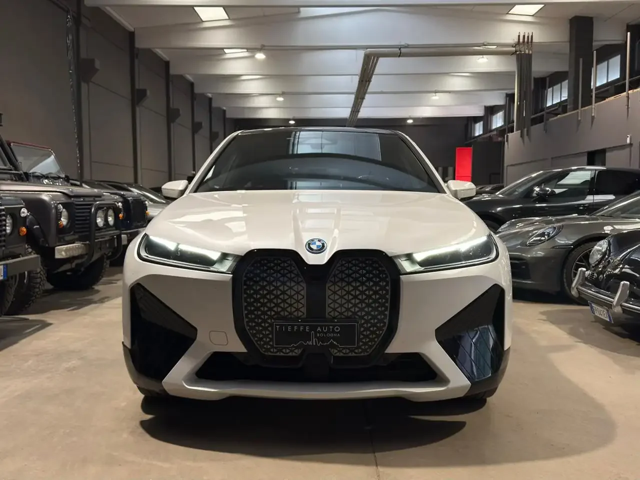 BMW iX xDrive 40 Pacchetto Sportivo 2022 elettrica usata 98.000 km - Foto 3