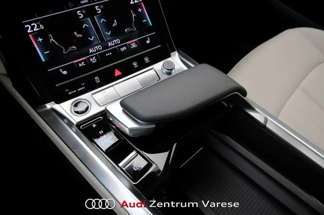 Audi Q8 Sportback e-tron 50 S Line Edition Quattro 2022 elettrica usata 80.000 km - Foto 6