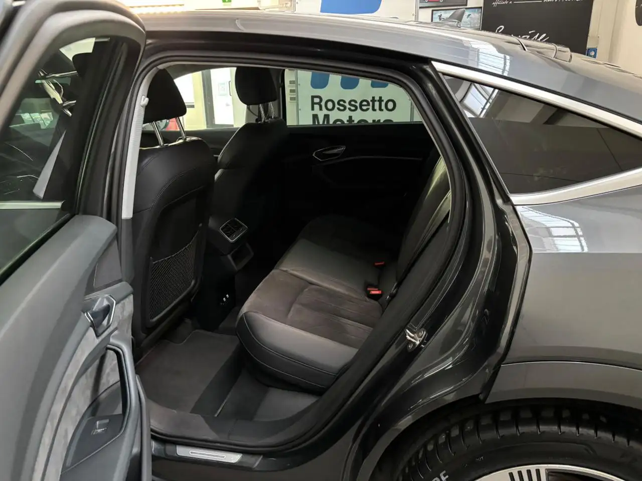 Audi Q8 e-tron Sportback 50 quattro S line 2021 elettrica usata 43.189 km - Foto 10