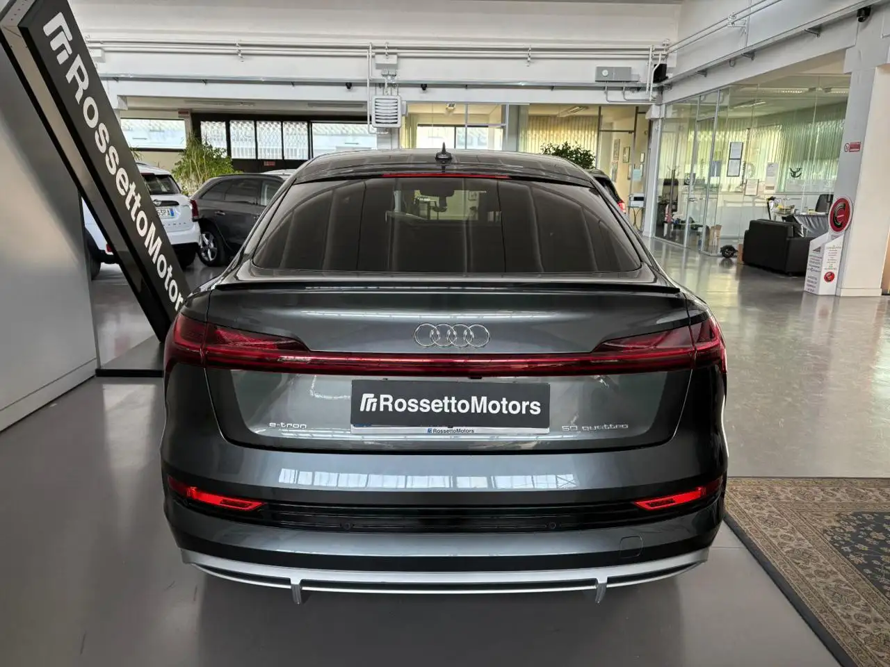 Audi Q8 e-tron Sportback 50 quattro S line 2021 elettrica usata 43.189 km - Foto 4