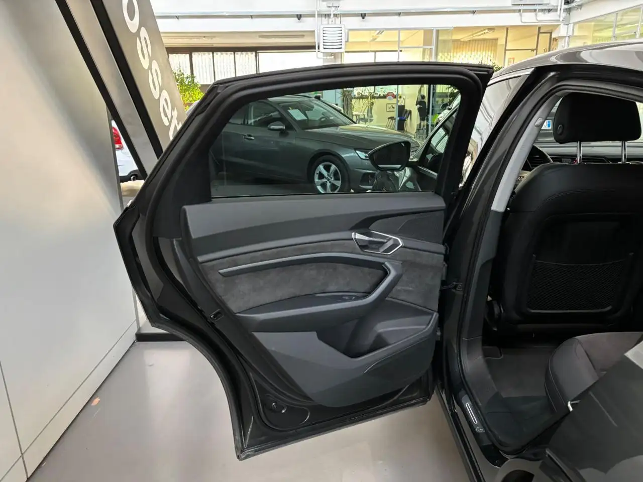 Audi Q8 e-tron Sportback 50 quattro S line 2021 elettrica usata 43.189 km - Foto 9