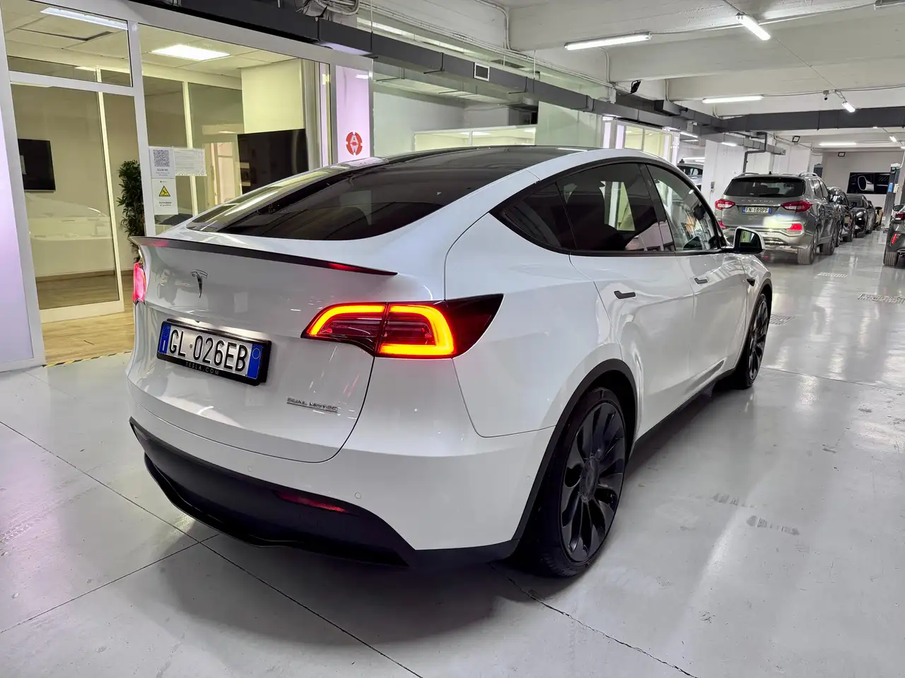 Tesla Model Y Performance Dual Motor AWD 2022 elettrica usata 32.300 km - Foto 11