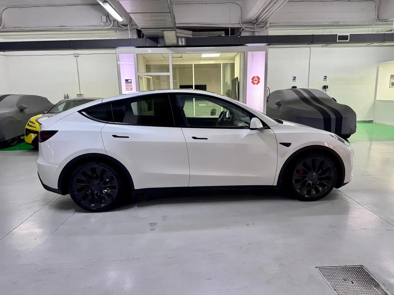 Tesla Model Y Performance Dual Motor AWD 2022 elettrica usata 32.300 km - Foto 12
