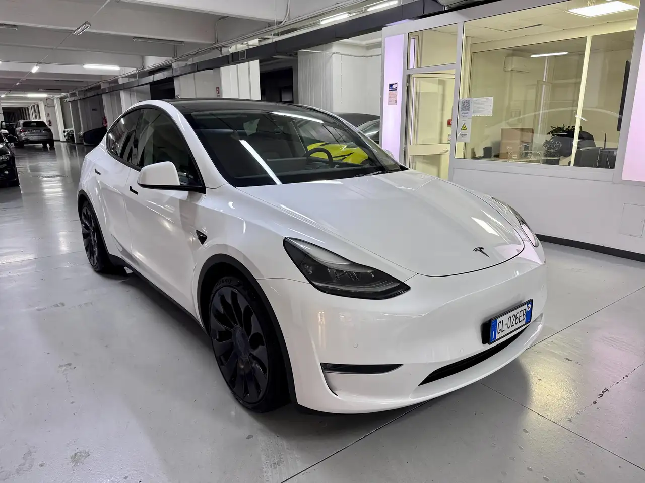 Tesla Model Y Performance Dual Motor AWD 2022 elettrica usata 32.300 km - Foto 3