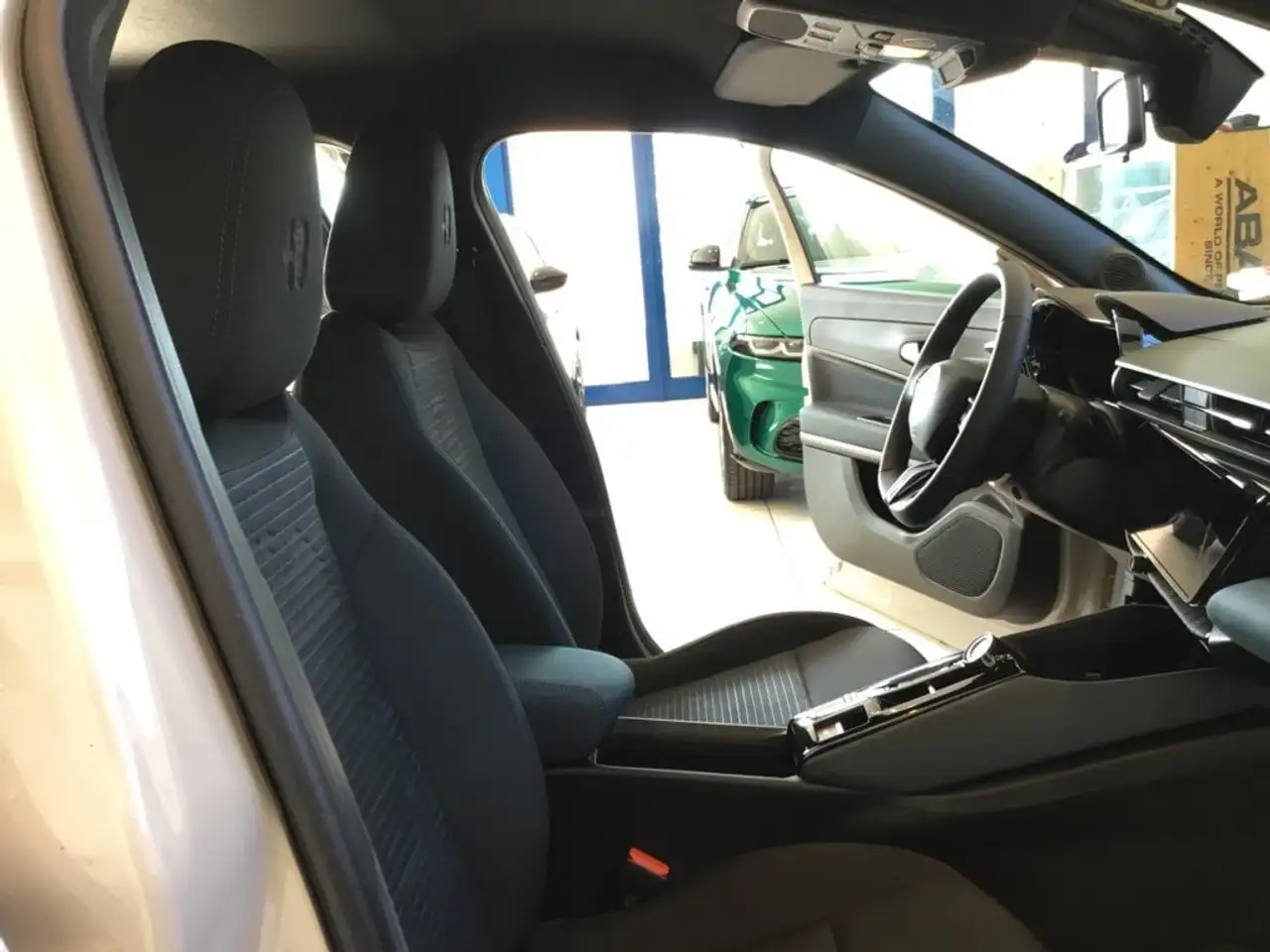 Alfa Romeo Junior BEV 156CV Elettrica 2025 elettrica usata 14.657 km - Foto 14