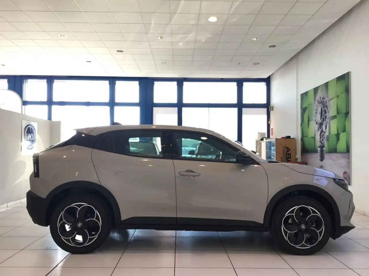 Alfa Romeo Junior BEV 156CV Elettrica 2025 elettrica usata 14.657 km - Foto 2