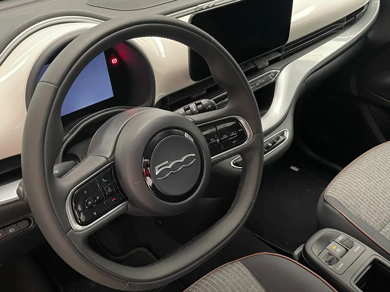 Fiat 500e 42 kWh Icon+ 2021 elettrica usata 55.697 km - Foto 12