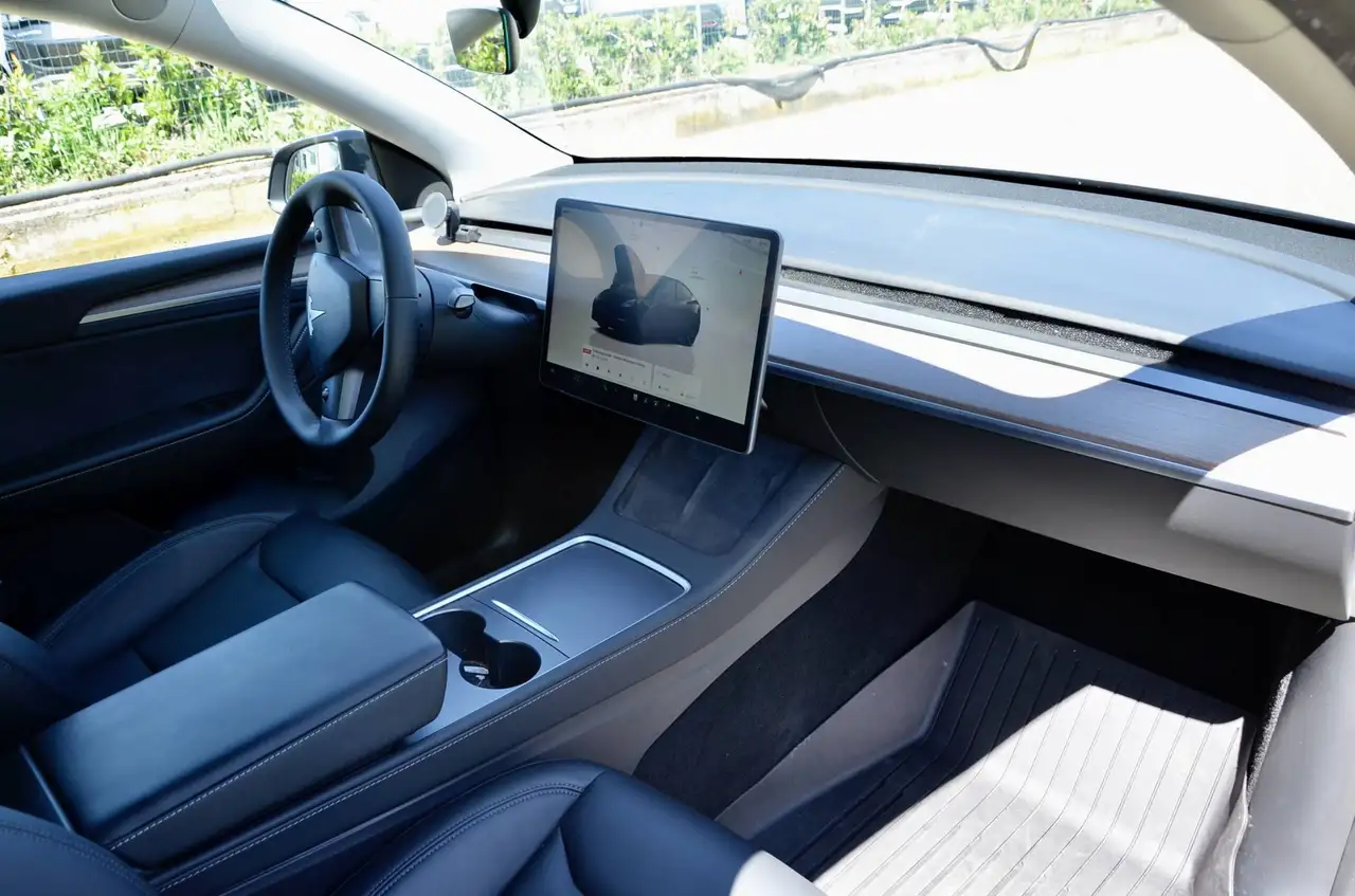 Tesla Model Y Performance Dual Motor AWD 2023 elettrica usata 79.000 km - Foto 15