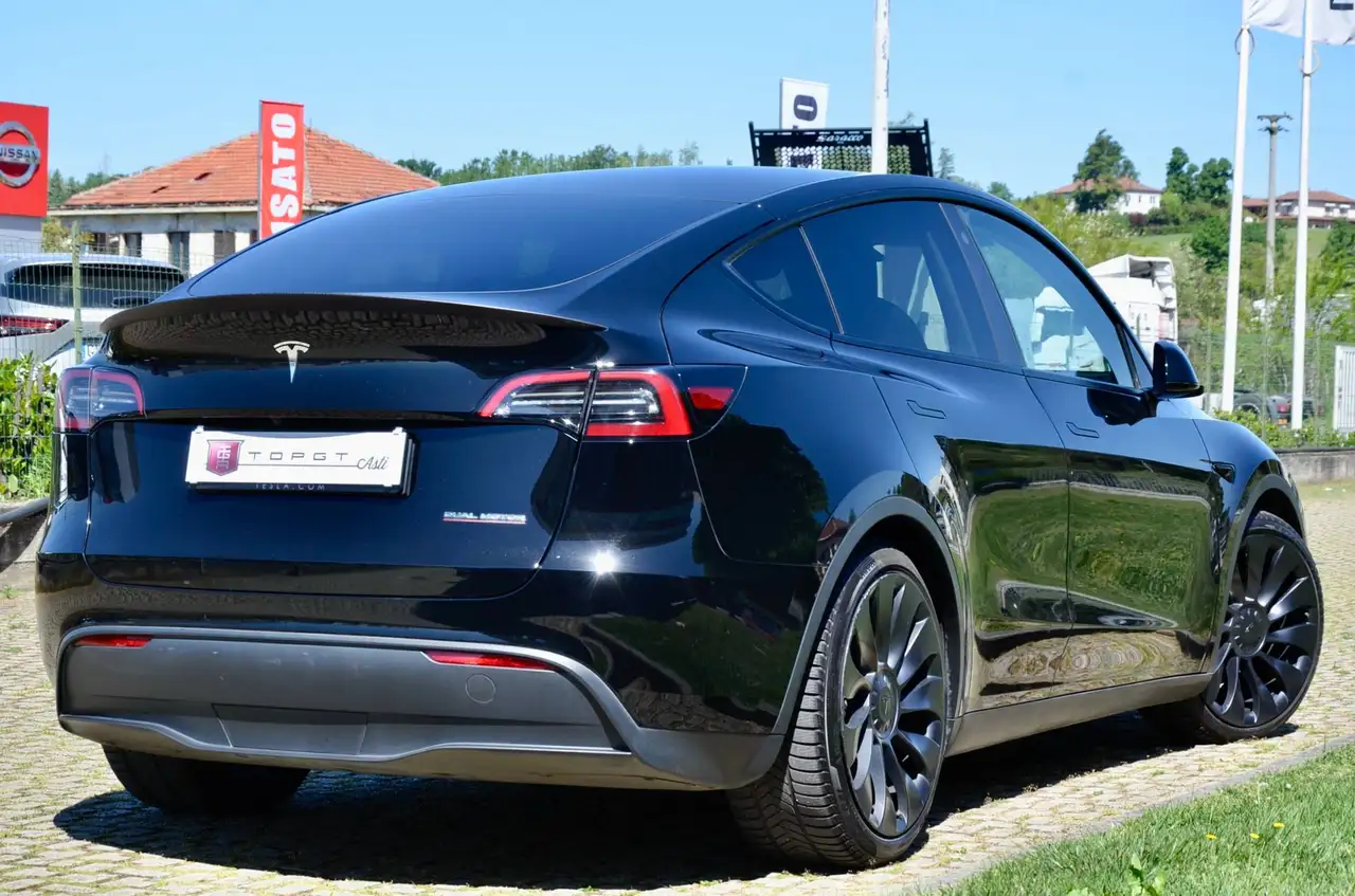 Tesla Model Y Performance Dual Motor AWD 2023 elettrica usata 79.000 km - Foto 6