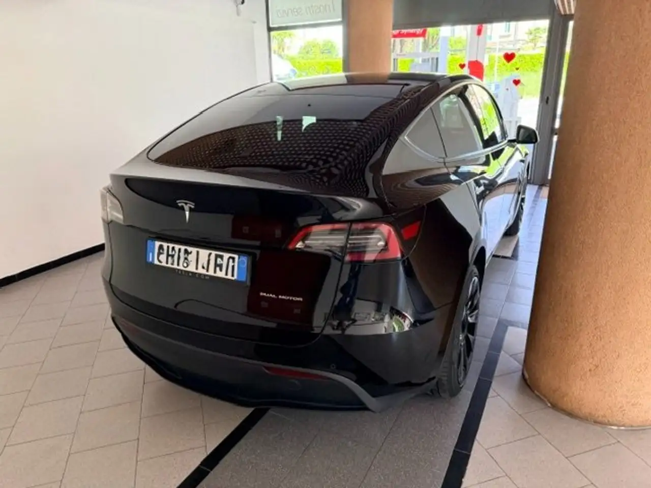 Tesla Model Y Long Range Dual Motor AWD 2021 elettrica usata 115.000 km - Foto 5