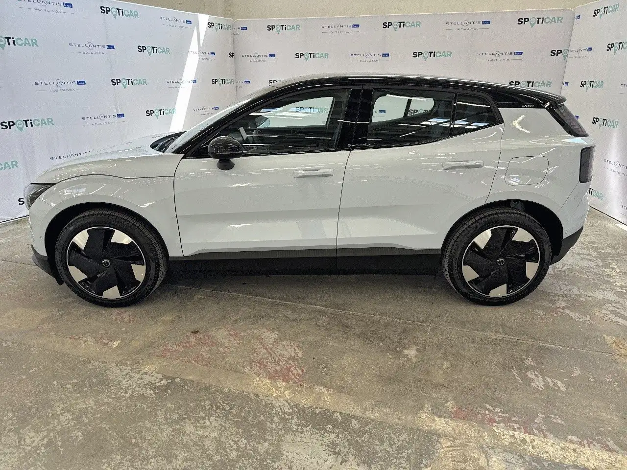 Volvo EX30 Twin Motor Performance Ultra 2024 elettrica usata 17.864 km - Foto 2