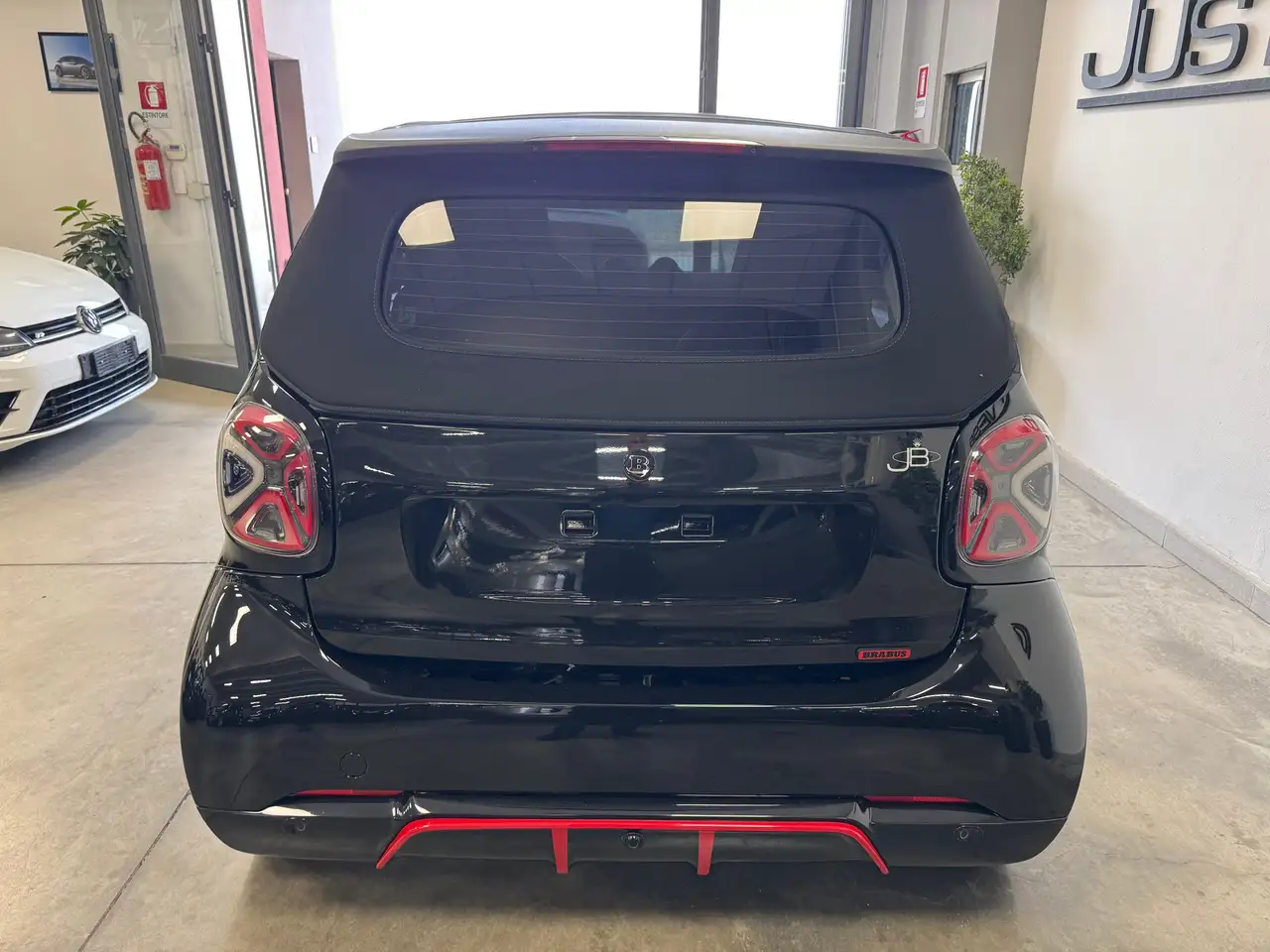 Smart ForTwo Cabrio Electric Brabus 92R 2021 elettrica usata 4.000 km - Foto 5