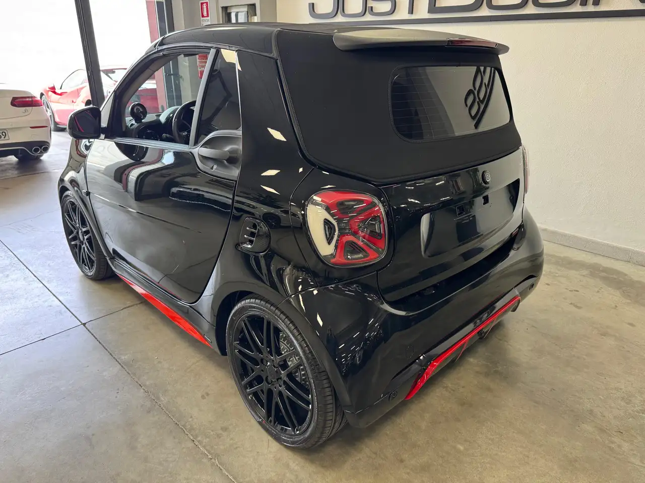 Smart ForTwo Cabrio Electric Brabus 92R 2021 elettrica usata 4.000 km - Foto 6