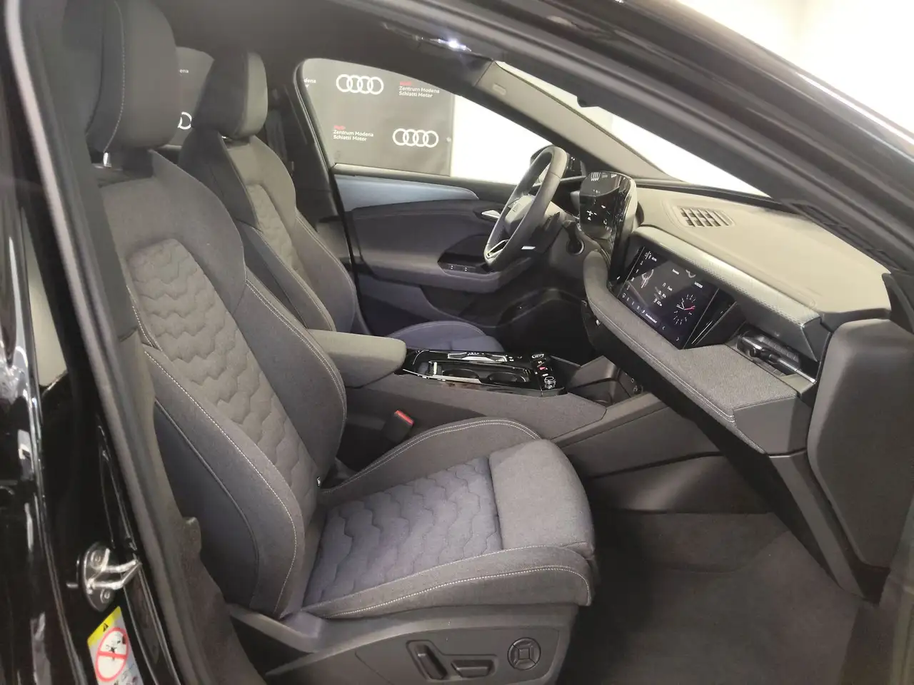 Audi A6 e-tron Quattro S Line Edition Avant 2025 elettrica usata 19.591 km - Foto 15