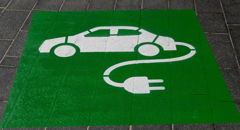 Incentivi Auto Elettriche 2025: Guida Completa ai Bonus Statali (597 Milioni)