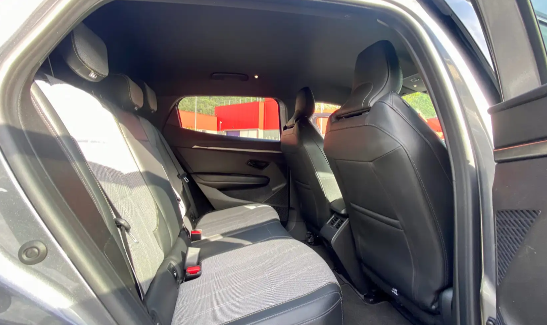Renault Megane E-Tech Techno EV60 Optimum Charge 220cv AC22 - Milano - Immagine 2
